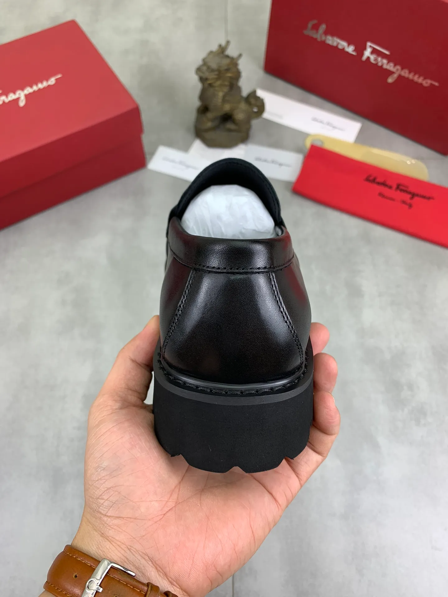 Men's Men's Shoes 💰P460💰[New Style] Water-dyed Niuli 🆘[Salvatore Ferragamo] Ferragamo's latest casual business leather shoes for men! Available at counters simultaneously! The fabric is made of specially imported original calfskin, the lining is made of imported water-dyed cowhide, and the original lightweight foam outsole is absolutely luxurious and leads the fashion trend. Matching code: 38-45; 3️⃣ colors available